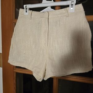 Commense Elegant Cream Women's Shorts Medium
